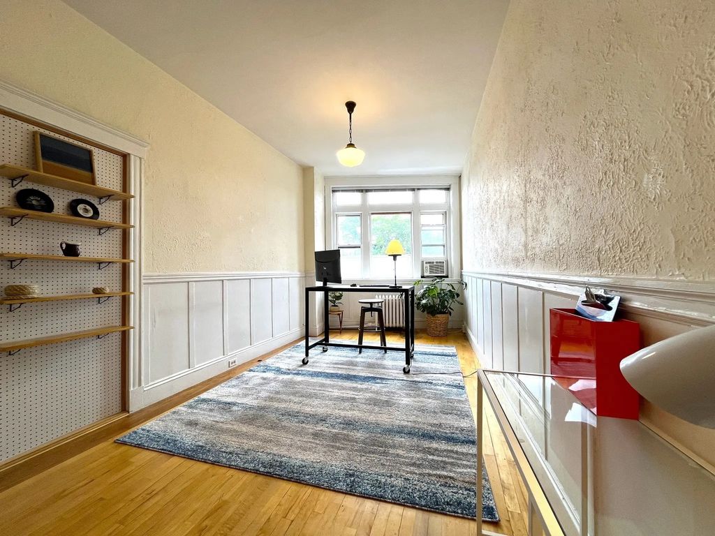 685 Centre St #210, Boston