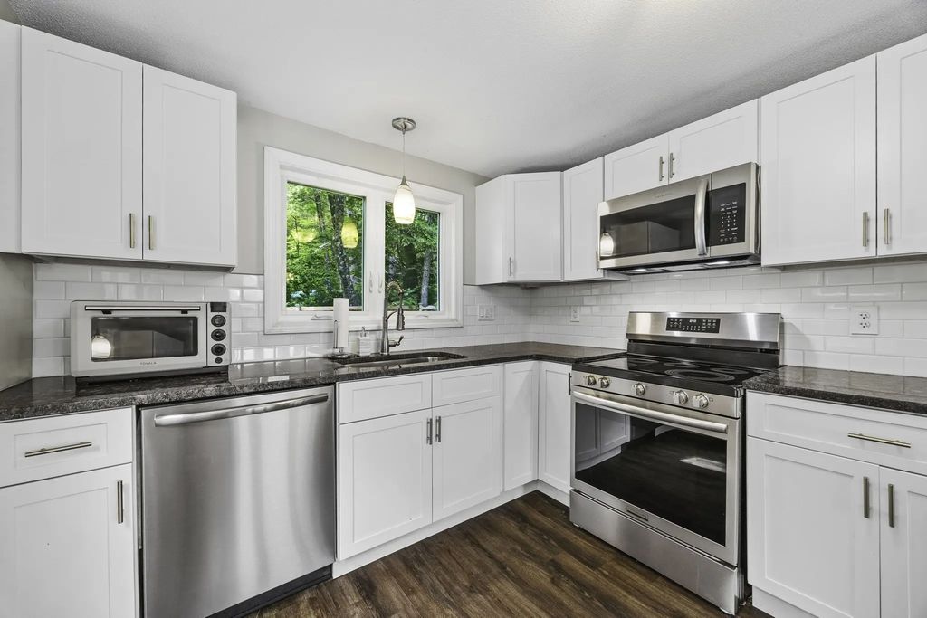1535 Center Street, Ludlow
