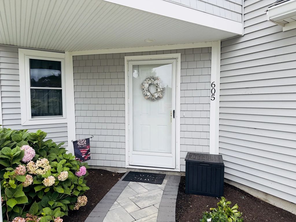 605 White Cliff Dr #605, Plymouth