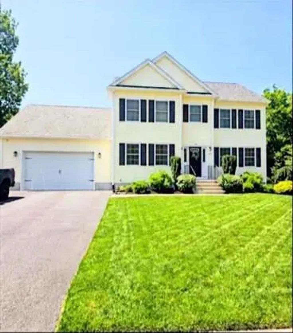 33 Ledgewood Cir, Attleboro