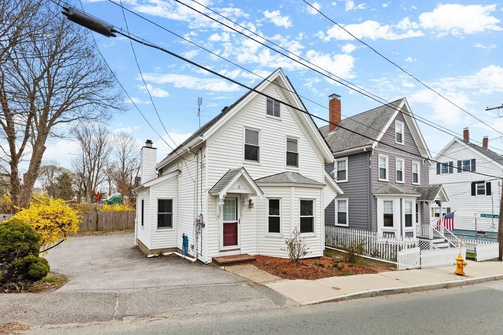 105 Centennial Ave, Gloucester