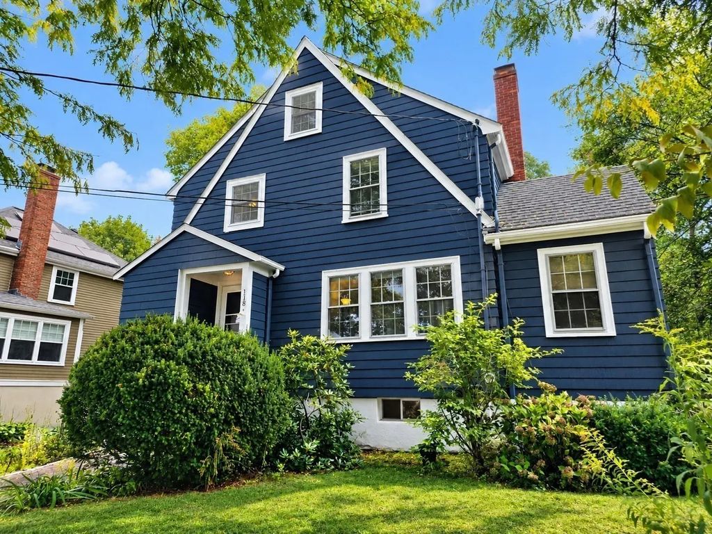 118 Oakdale Rd, Newton