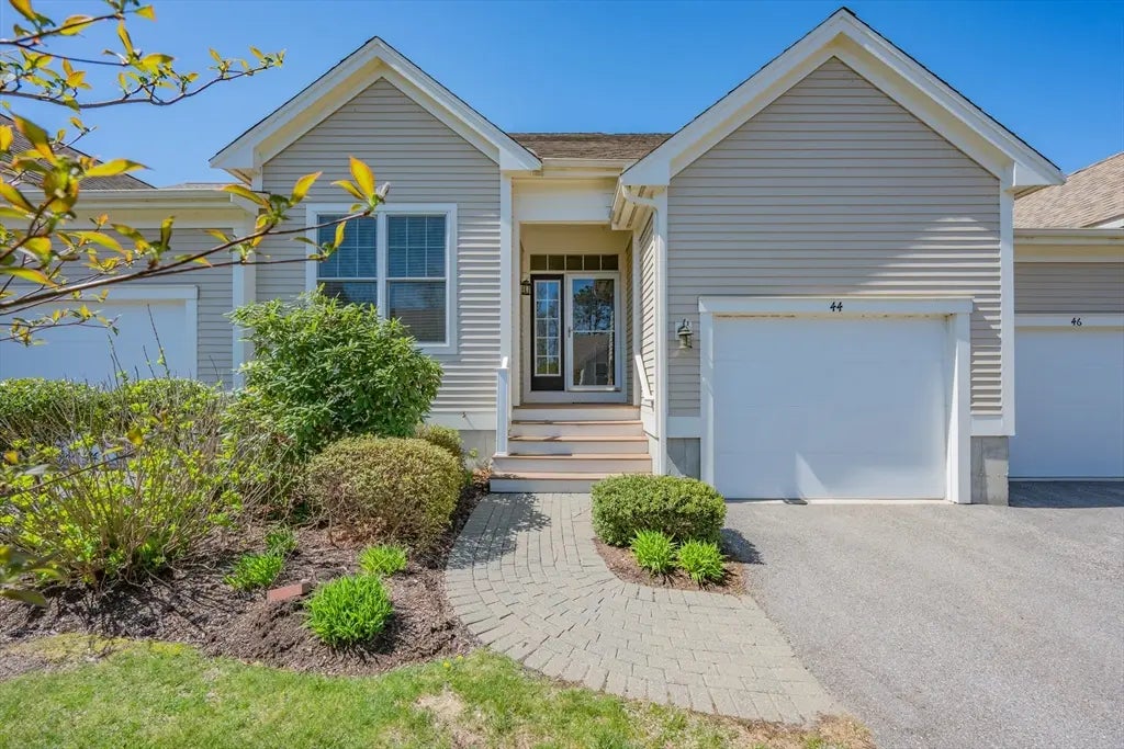 44 Twin Oaks Dr #44, Mashpee