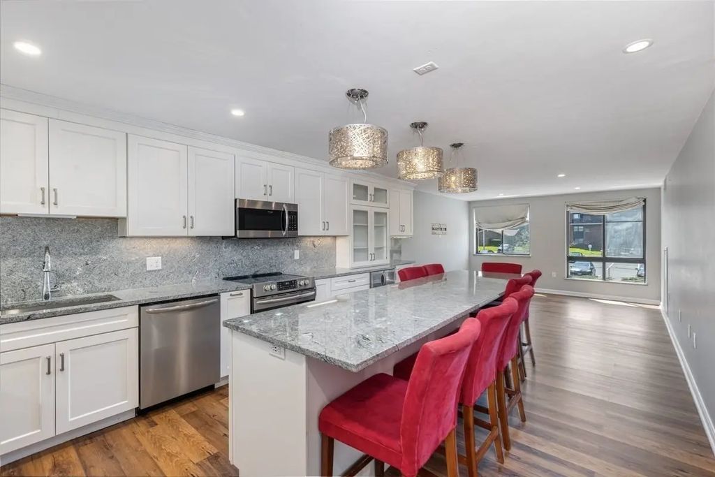 100 Ledgewood Dr #410, Stoneham