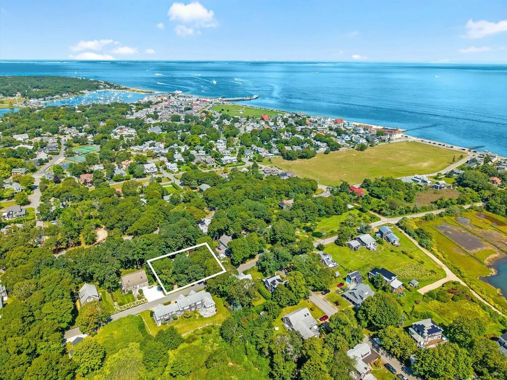 61 Canonicus Ave, Oak Bluffs