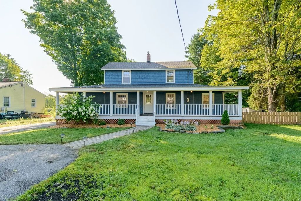 50 Whiting St, Lunenburg