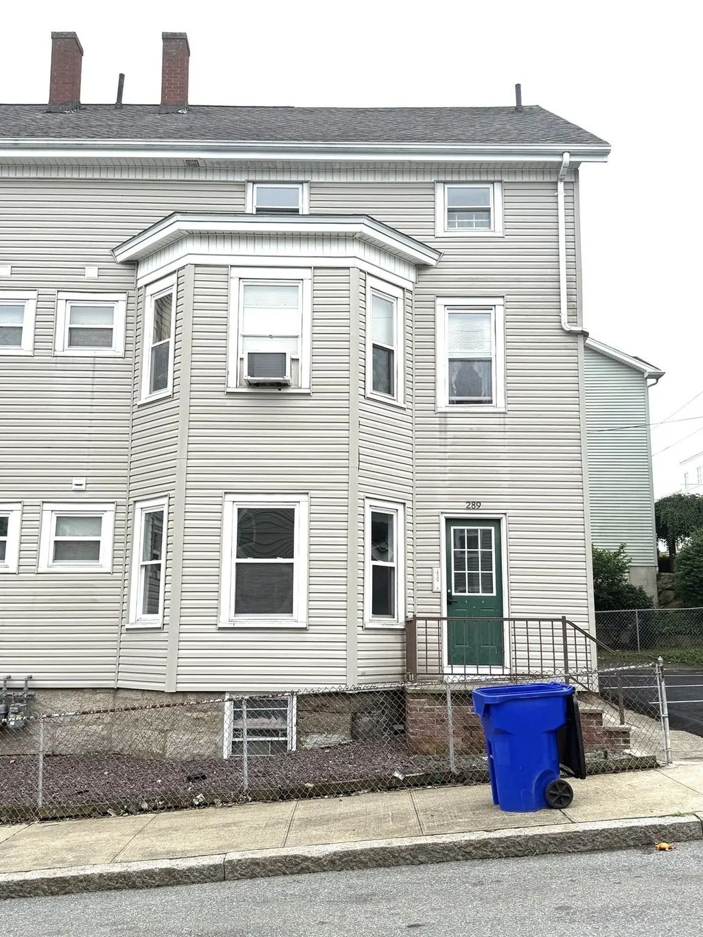 289 Tecumseh #1w, Fall River