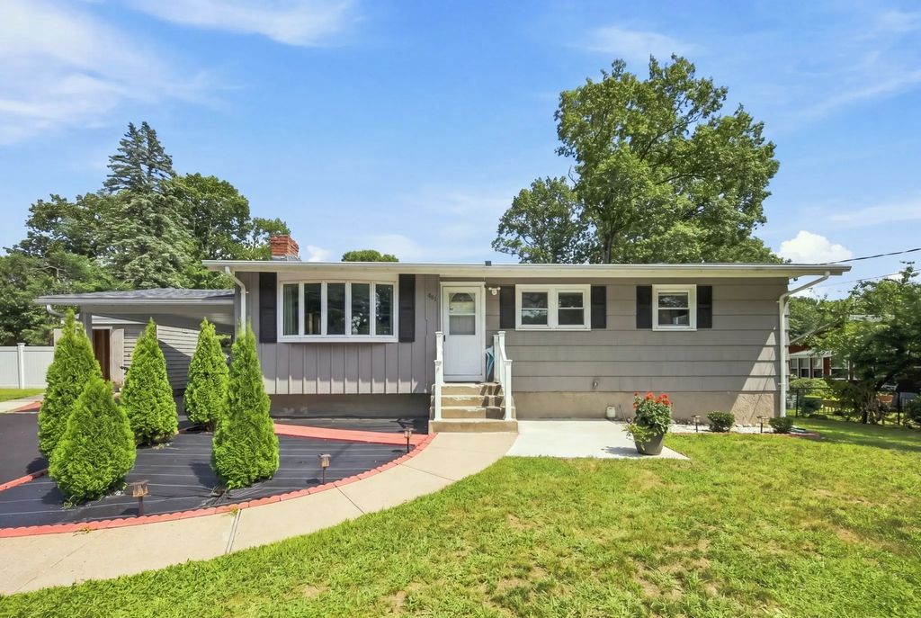 401 Turnpike St, Stoughton