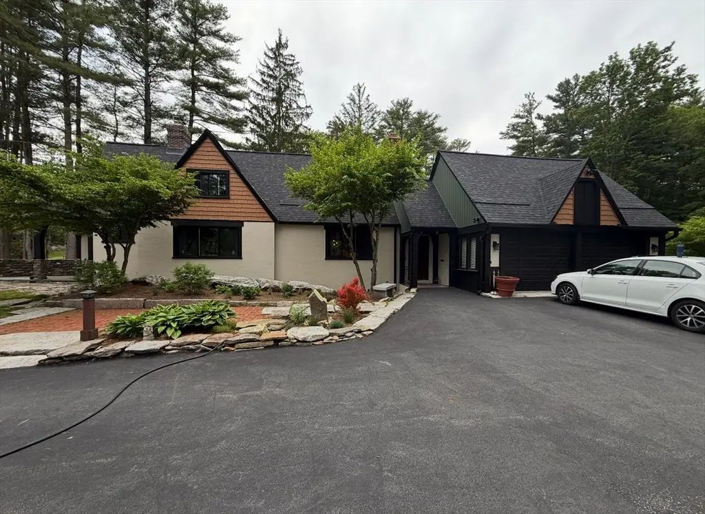 272 Eastford Rd, Southbridge
