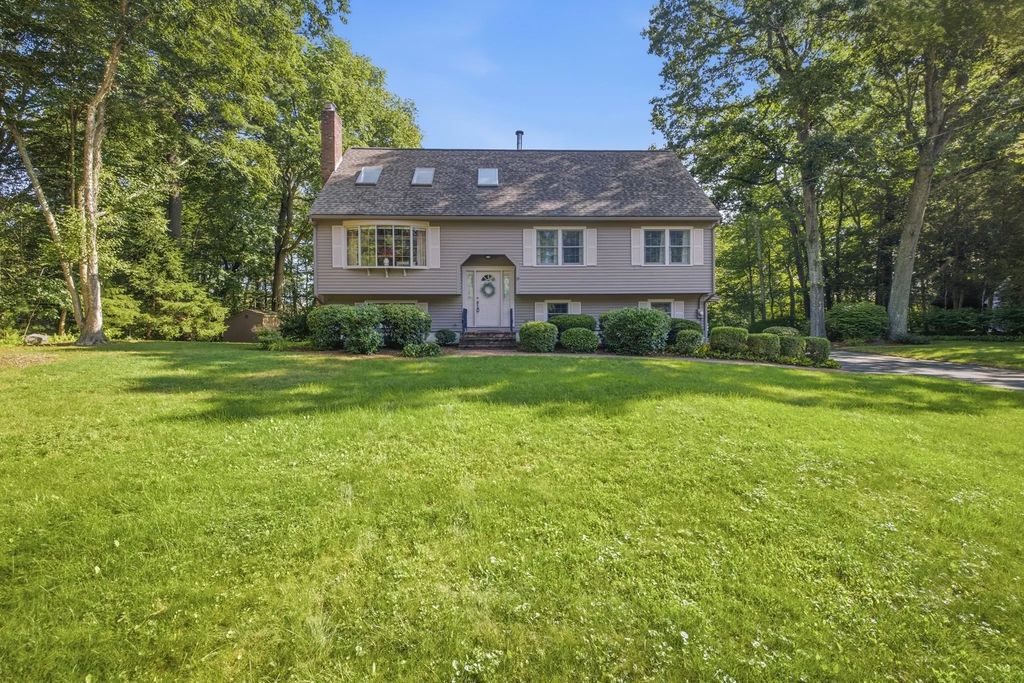 99 Overlook Dr, Raynham