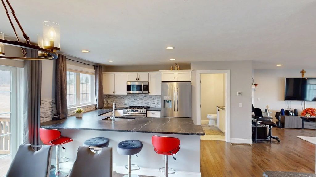 239 Woodland St #3, West Boylston