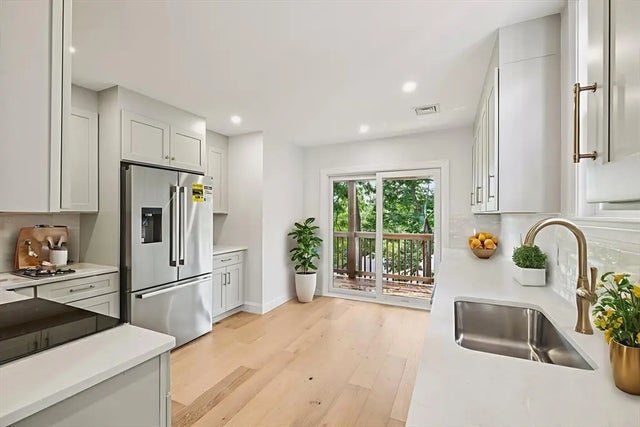 32 Larch #32, Boston