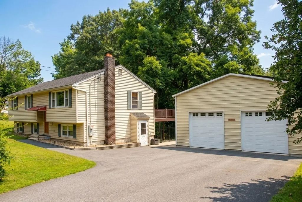 19 Long Pond Road, Tyngsborough