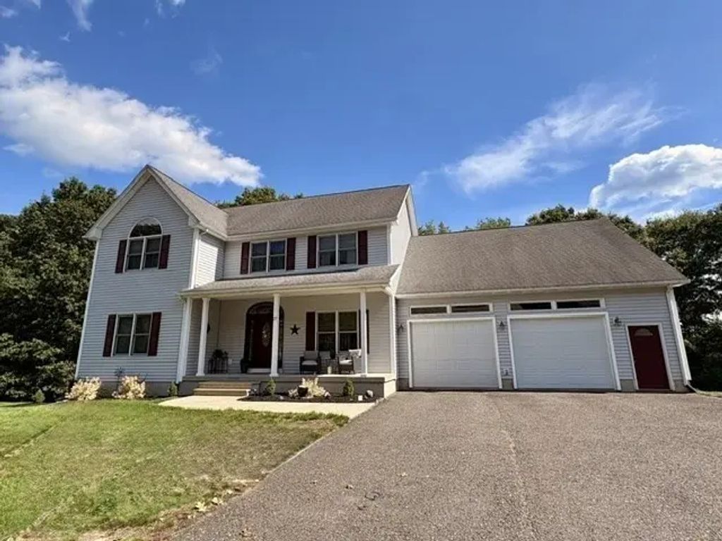 27 Landing Dr, Chicopee