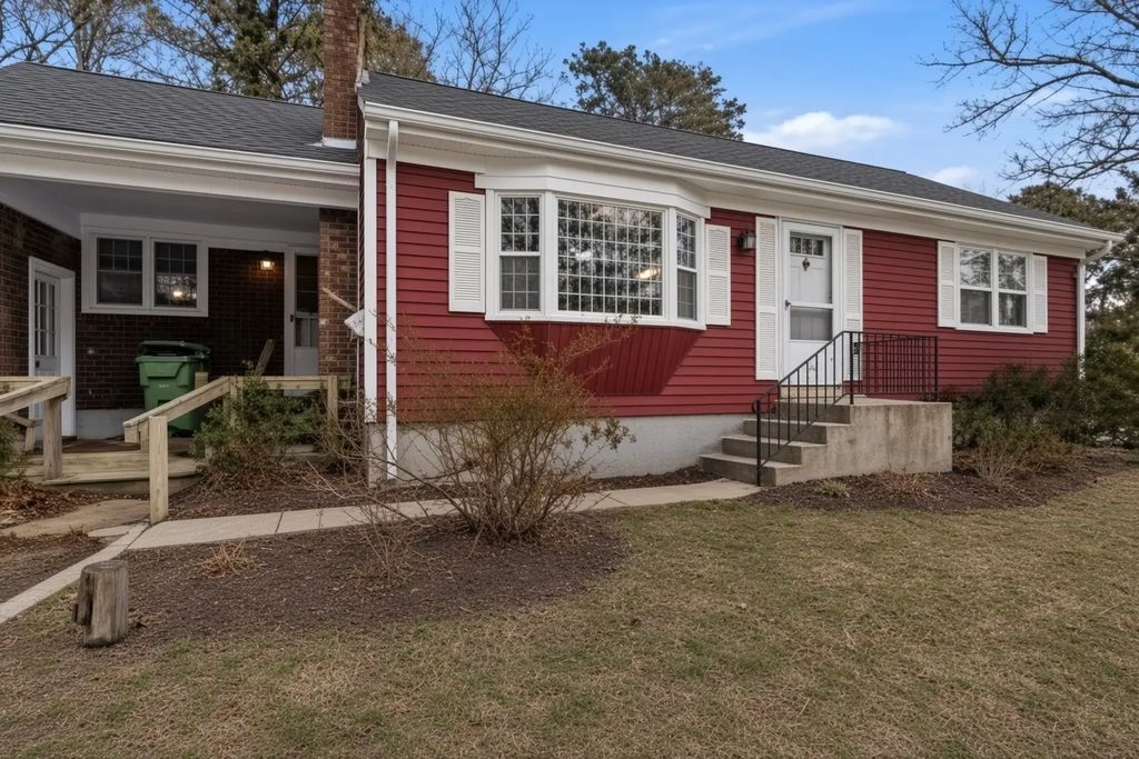 36 Lakewood Dr, Harwich
