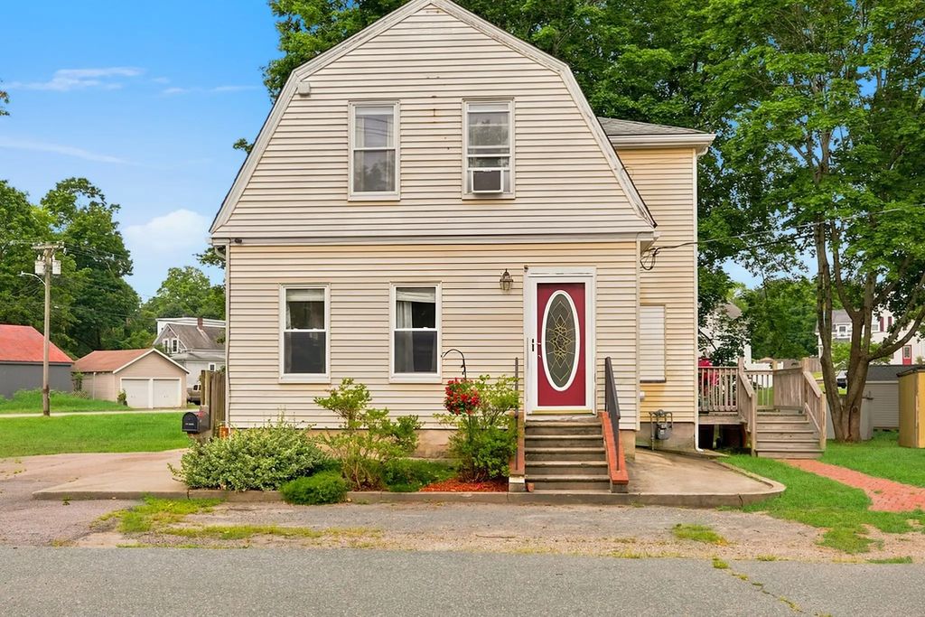 10 Sumner Ave, Middleboro
