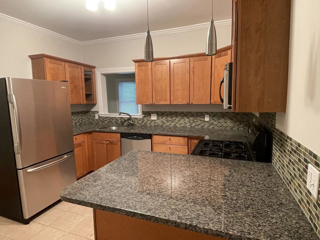 258 W Broadway #6, Boston