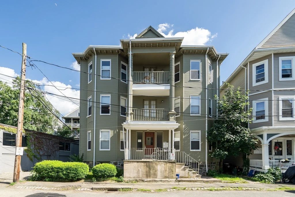 17 E Milton Rd #1, Brookline