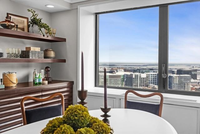 85 East India #ph Fg, Boston