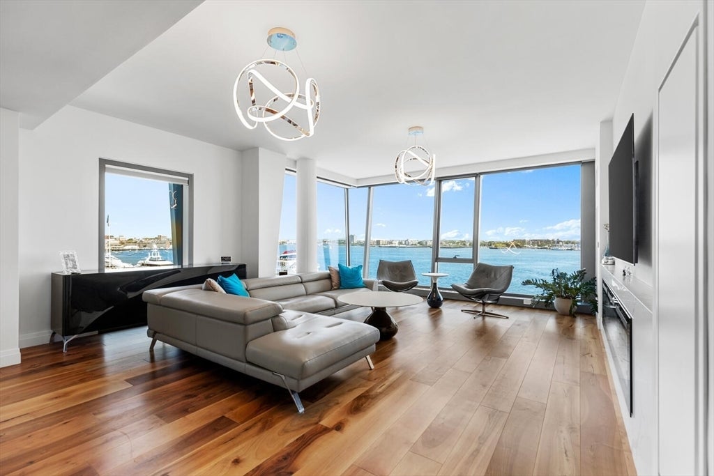 300 Pier 4 Blvd #5c, Boston