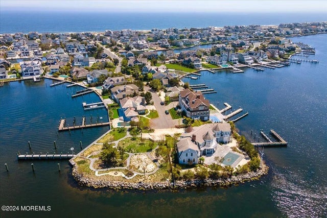 225 Channel Lane, Mantoloking