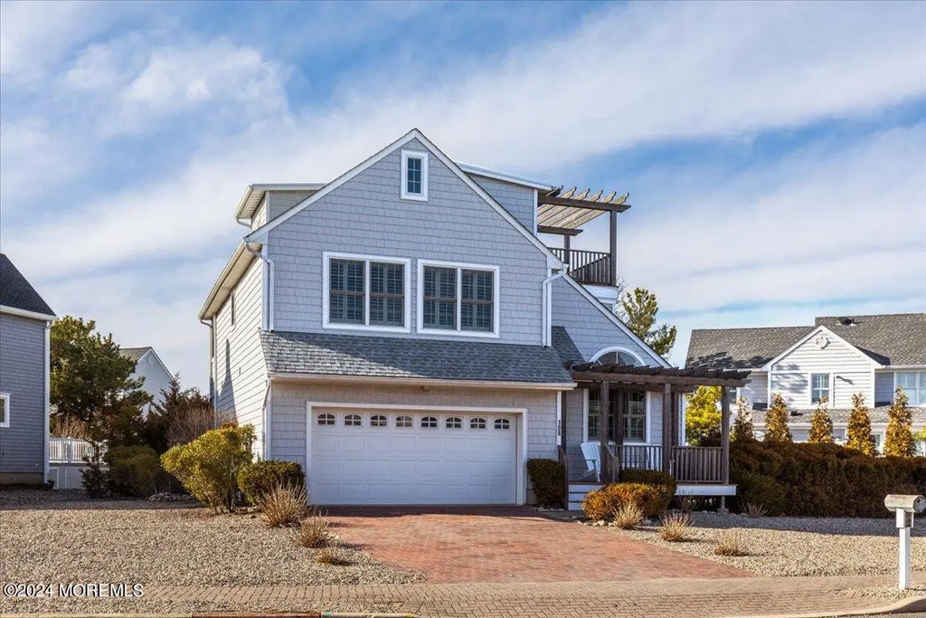 108 Glimmer Glass Circle, Manasquan