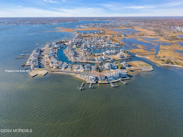 77 Rochester Drive, Brick