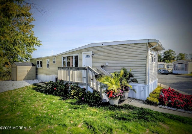 26 Bayshore Mobile Mnr, Hazlet