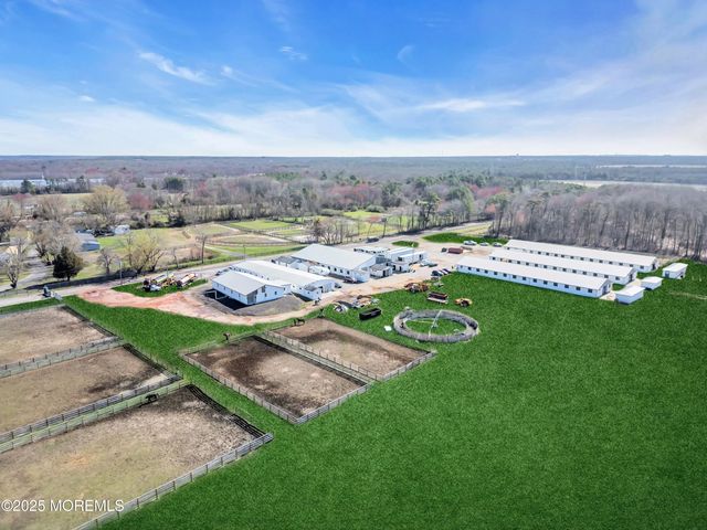 935 Lakewood Farmingdale Road, Howell