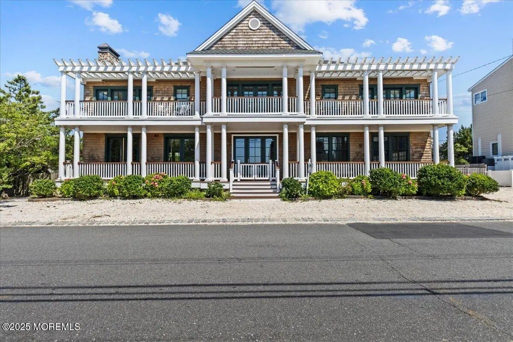 1043 Barnegat Lane, Mantoloking