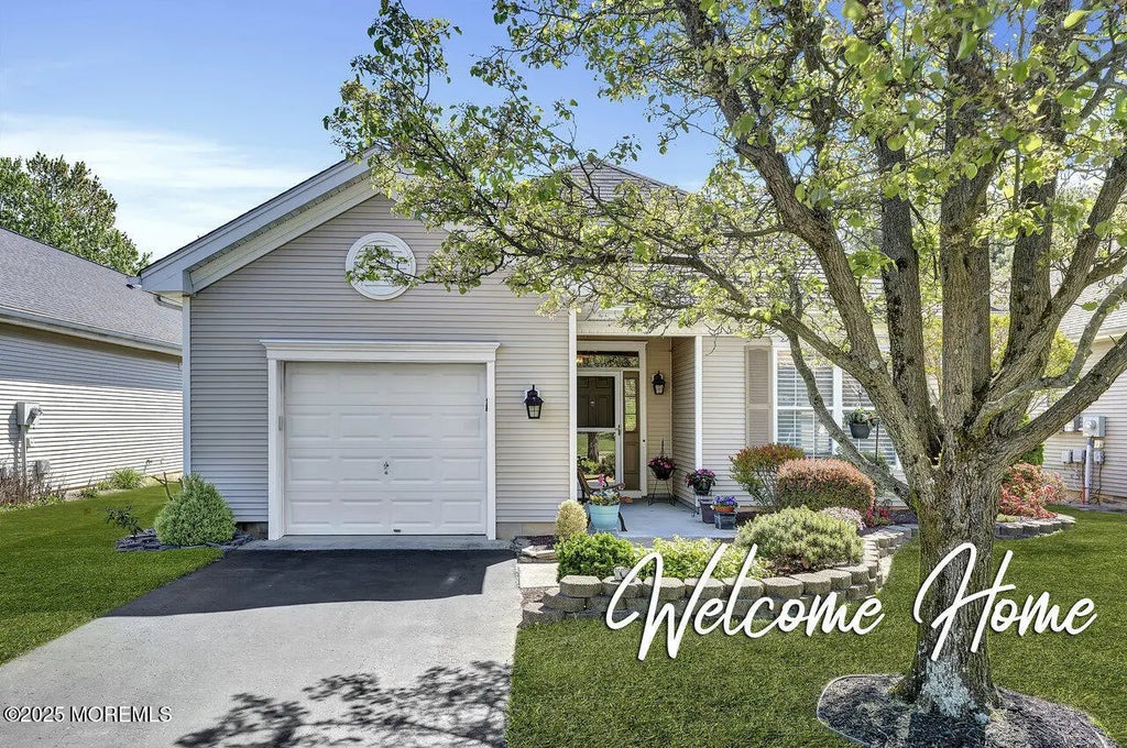 4 Lilac Springs Court, Lakewood