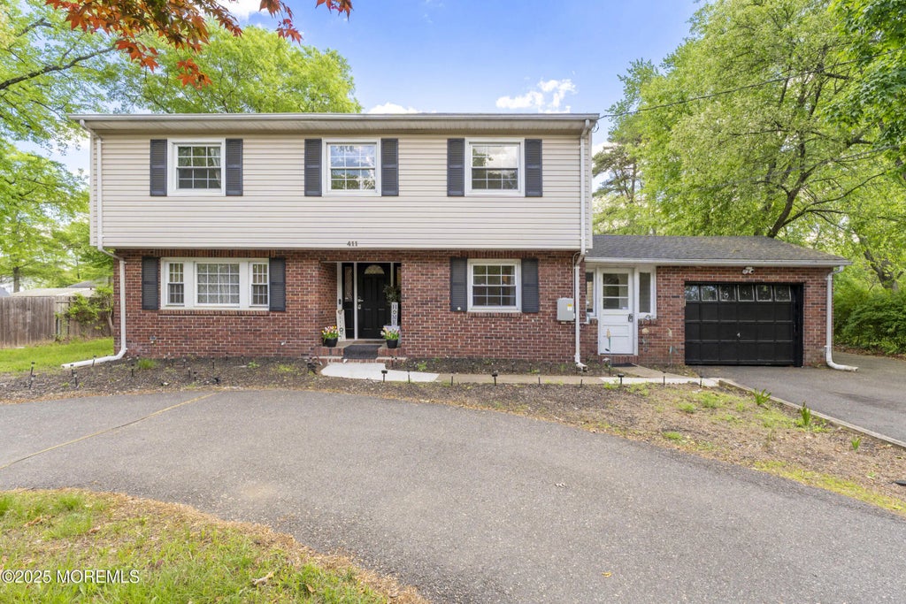 411 Manalapan Road, Spotswood