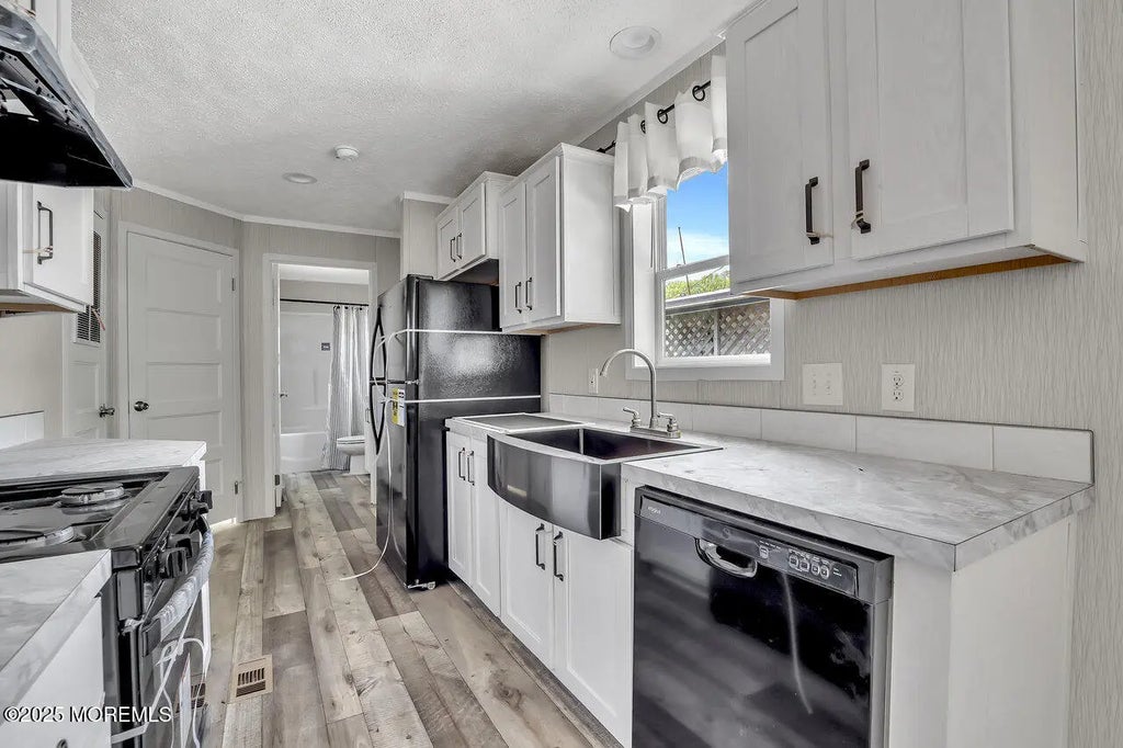 2505 Woodbridge Avenue 9 L, Edison