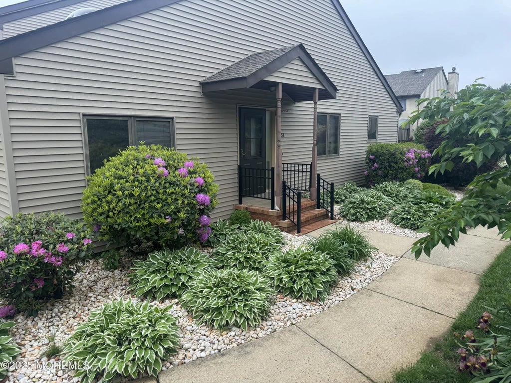 51 Malibu Court, Old Bridge