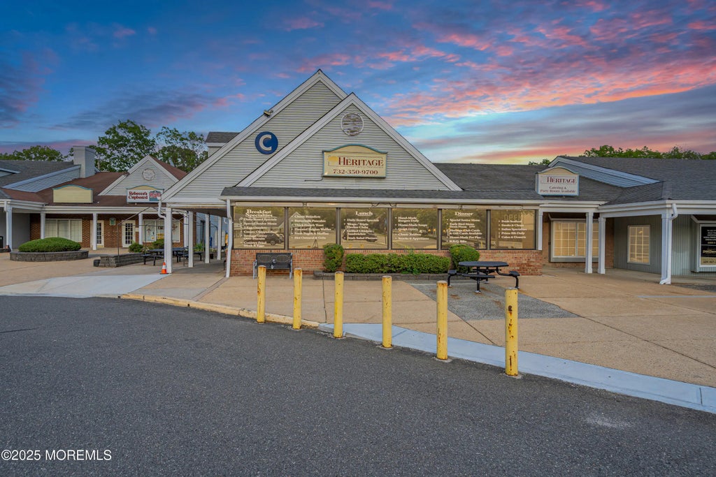 108 Lacey Road 8, Whiting