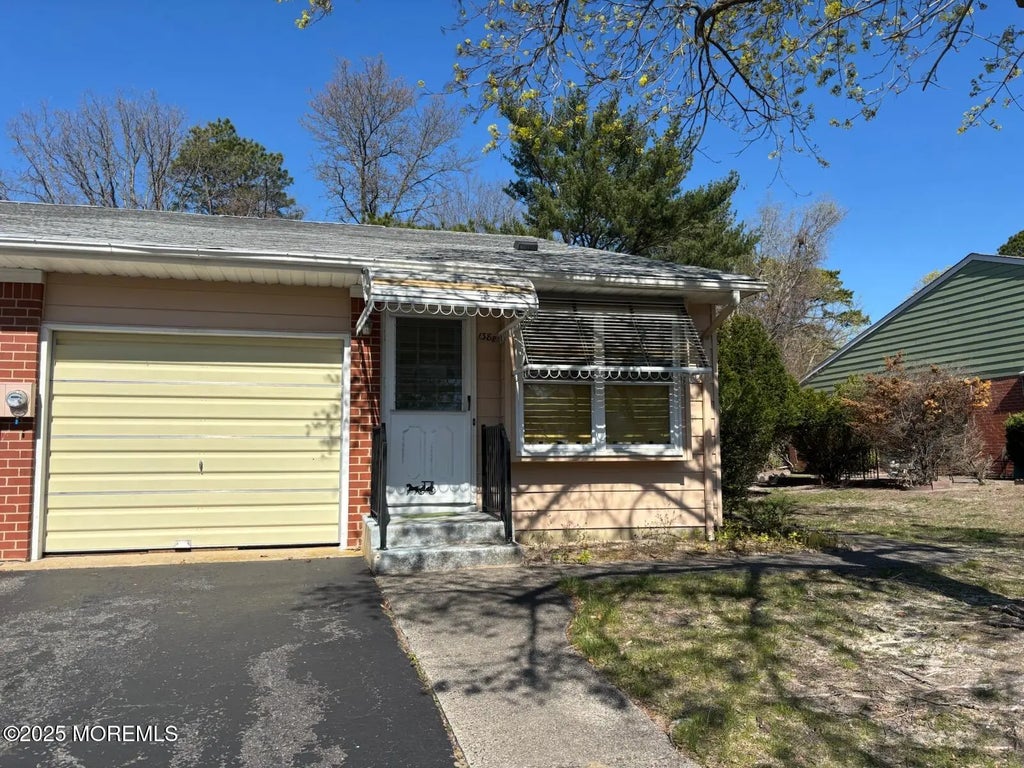 138 Hudson Parkway B, Whiting