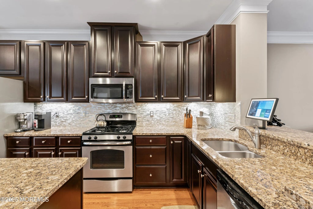 38 Phillip E Frank Way 38, Cliffwood