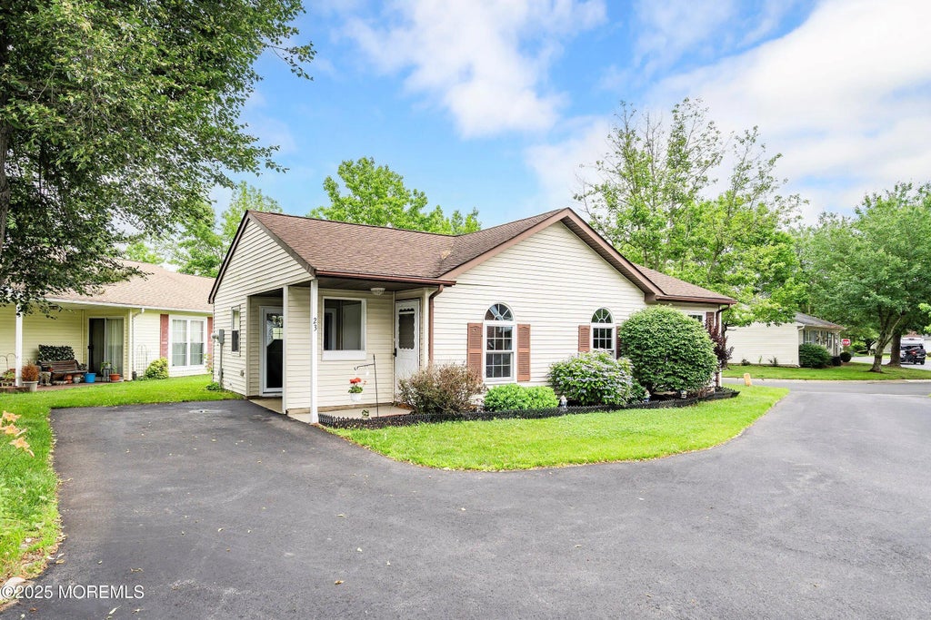 23 Datchet Close 1000, Freehold