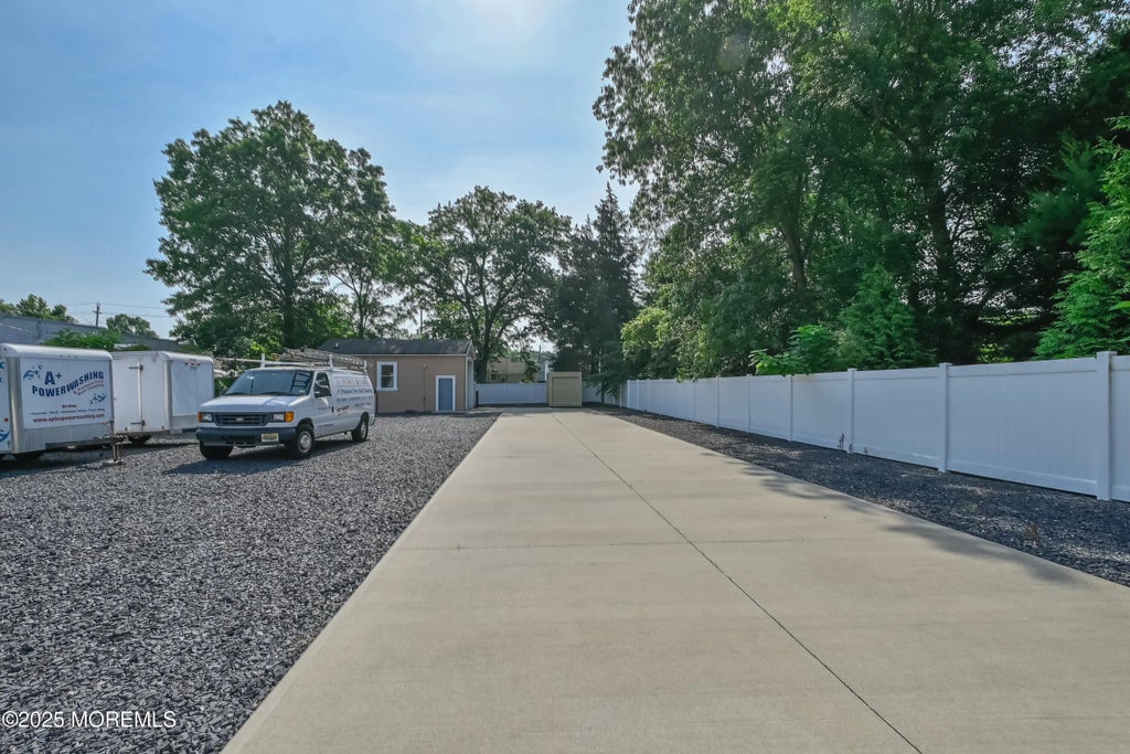 33 Bordentown Trail, Jamesburg