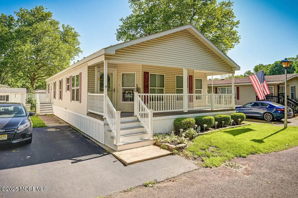 14 Village Road, Morganville