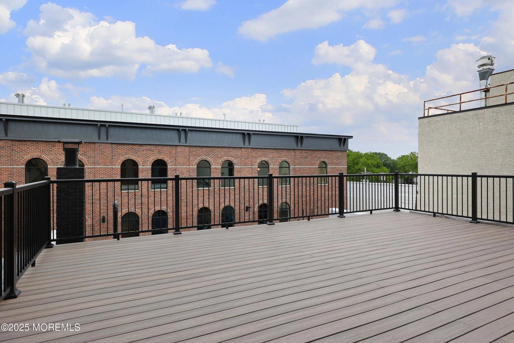 14 W Front Street 2r, Red Bank