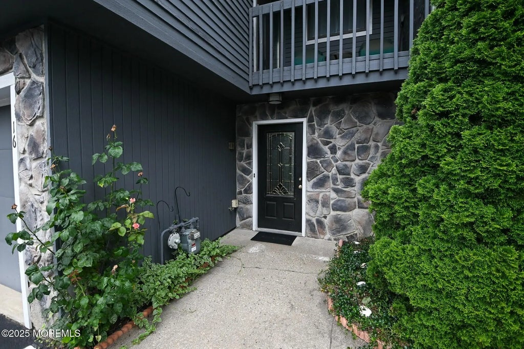 16 Devon Court, Spring Lake Heights