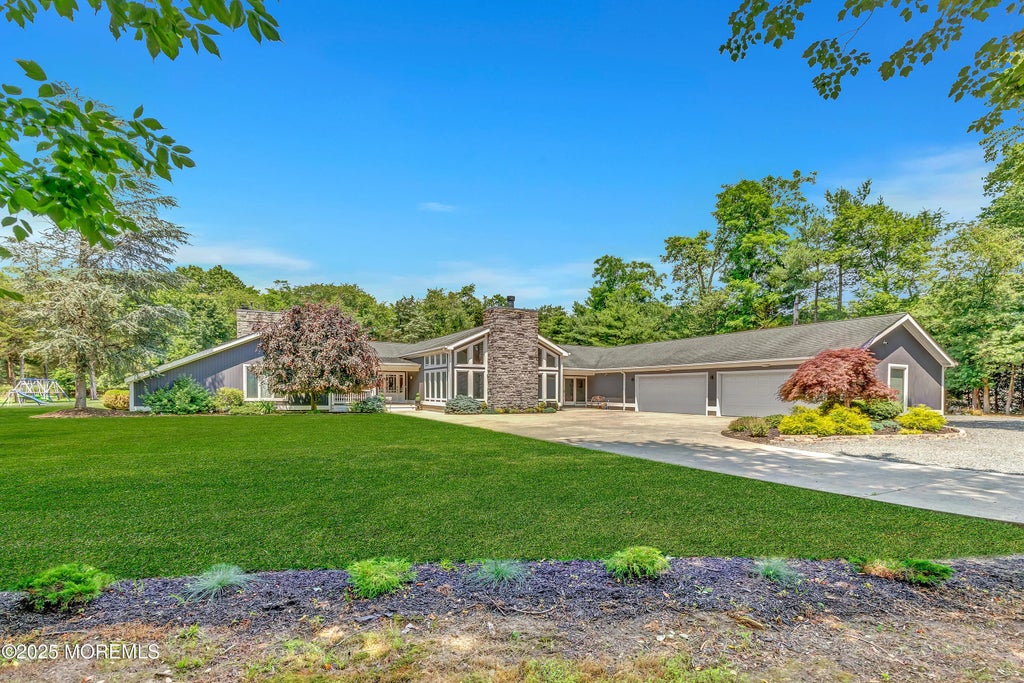 2529 Allenwood Lakewood Road, Wall