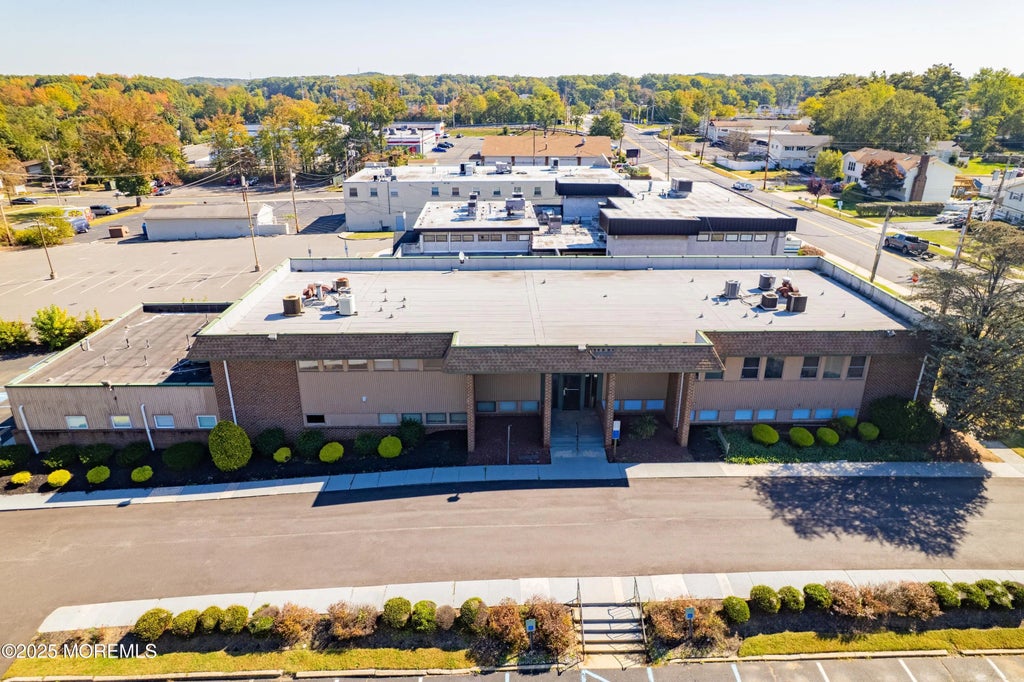 28 Throckmorton Lane 102, Old Bridge