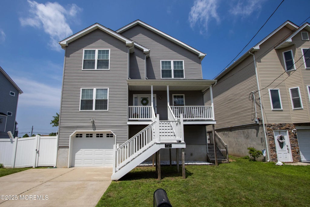 725 Prospect Avenue, Union Beach