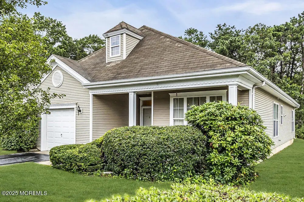 123 Golden Seasons Drive, Lakewood