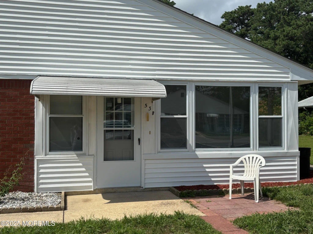 53 St John Place B, Whiting