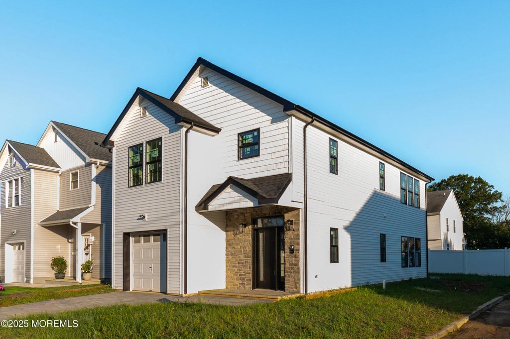 27 Brook Avenue, Keyport