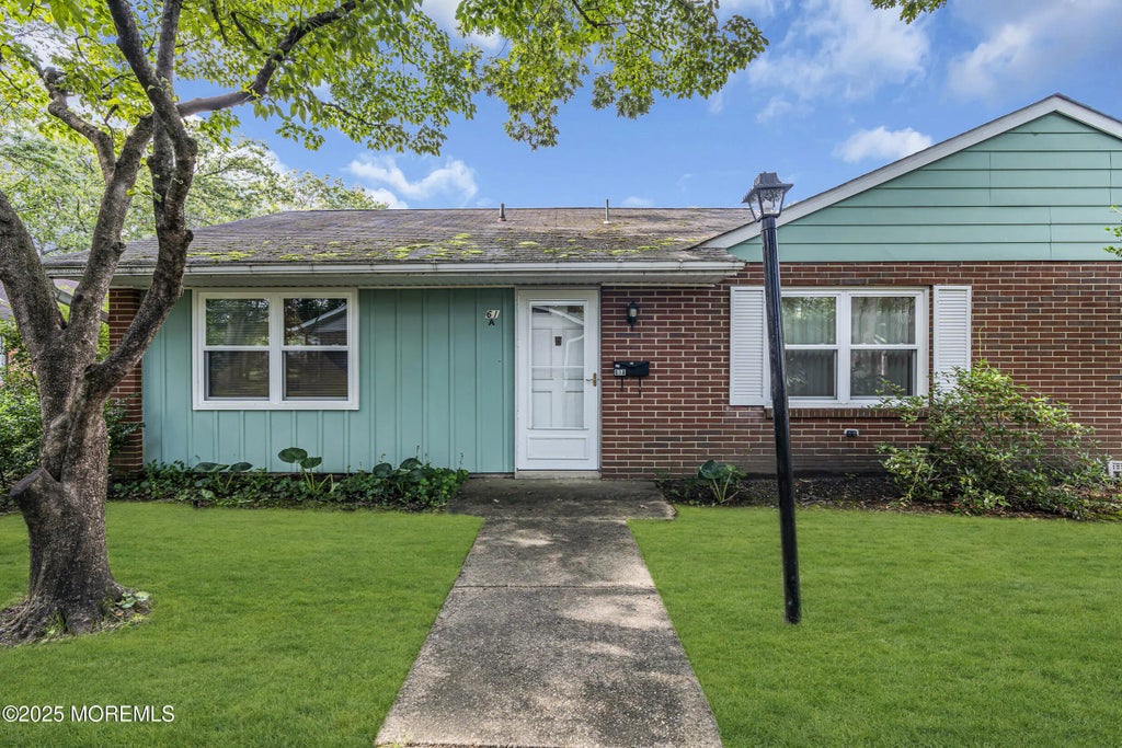 61 Buckingham Drive A, Lakewood