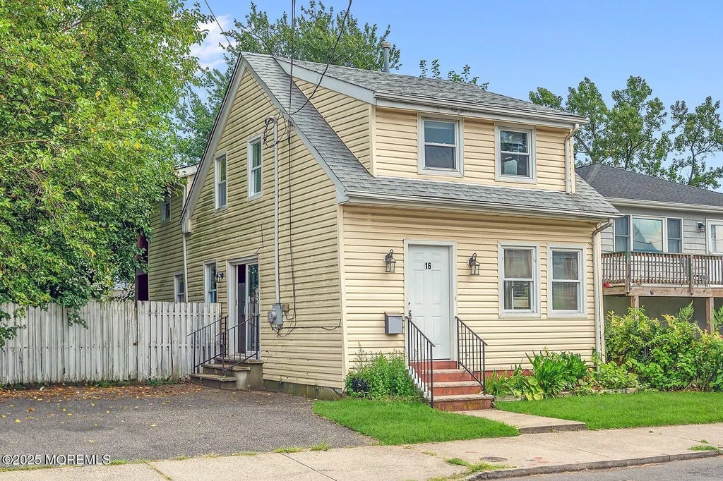 16 Bayview Avenue, Keansburg